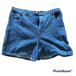 💥CROSSROADS💥 WOMAN SIZE 18W BLUE JEAN SHORTS. (Cuuttteee)!!